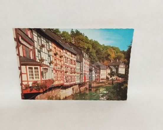 Ak-566-Monschau in der Eifel.Fachwerkhäuser a.d. Rur