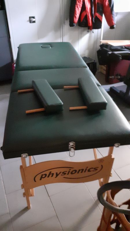 Massagebank und Schröpfkoffer