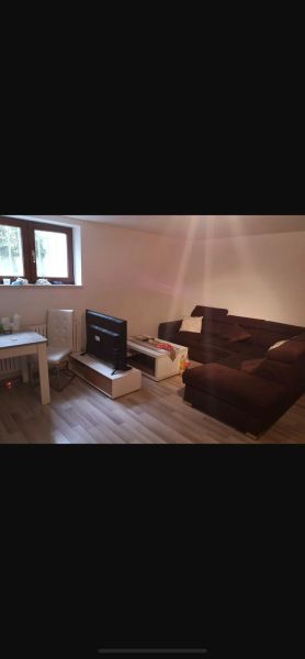 Kleine schöne Souterein Wohnung