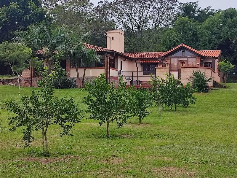 Haus mit Gästehaus in Caacupe-Cabanas / Paraguay