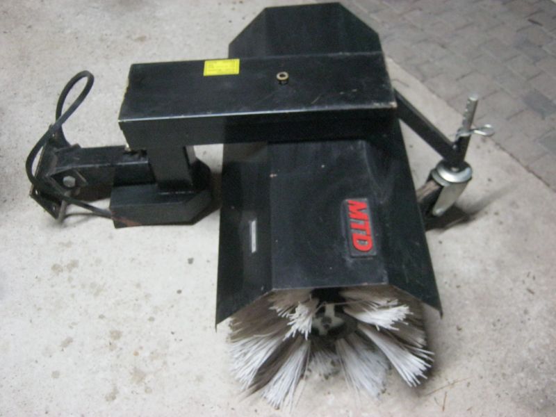 Kehrbesen für Rasentraktor MTD B10