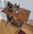 Singer Nähmaschine und Jahres Teller